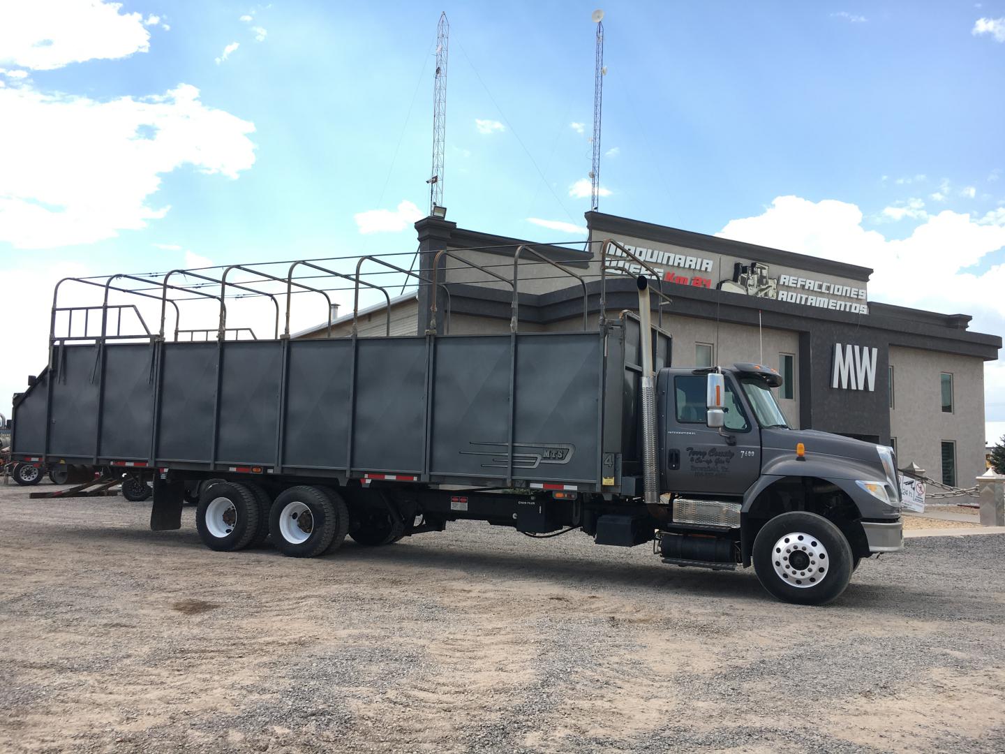 ./imagenes/INVOICE/2019/16983/CAMION INTERNATIONAL 7600 CON TRANSPORTADOR DE ALGODON  (84).JPG